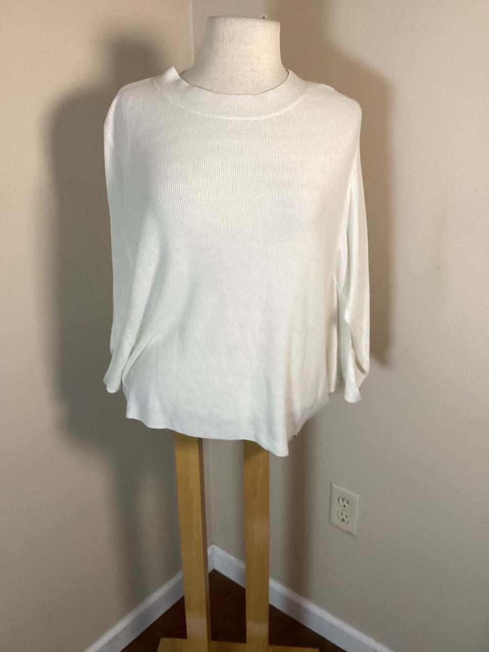 Savvi White Knit Dolman Sleeve Sweater Size MD-LG